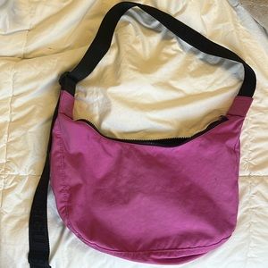 BAGGU Magenta Shoulder Bag with Black Strap